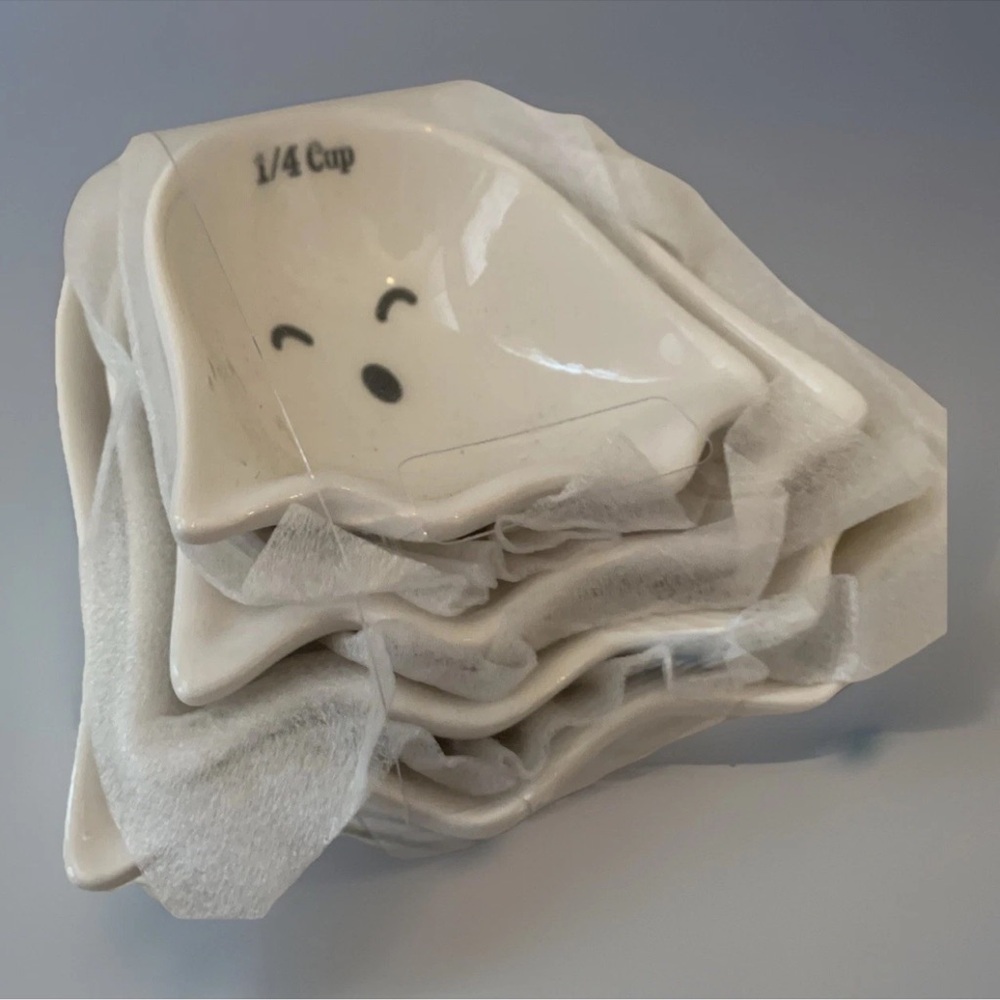 10 Strawberry Street Ghost Shaped Measuring Cups set of 4